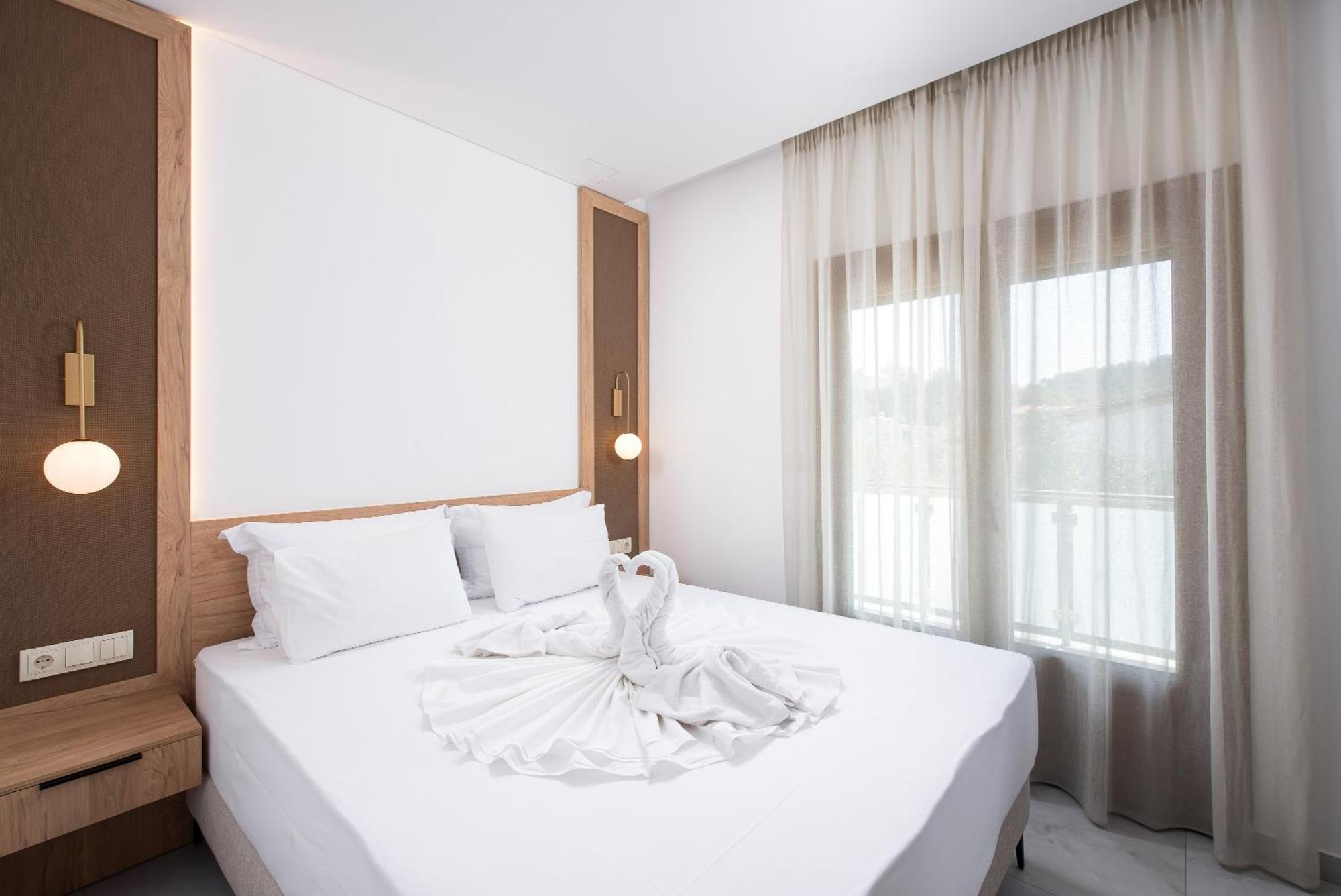 Olivento Beach Front Suites Potos Exterior photo